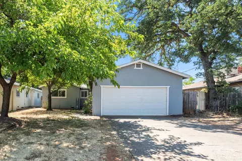 2164 Oxford Rd, Redding, CA 96002