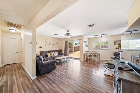 Entry Way - 2164 Oxford Rd, Redding, CA 96002 photo 1 of 2
