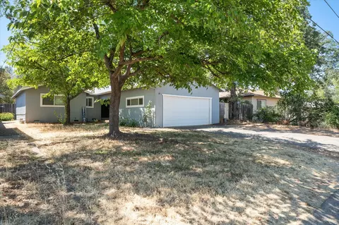 Exterior - 2164 Oxford Rd, Redding, CA 96002 photo 7 of 8