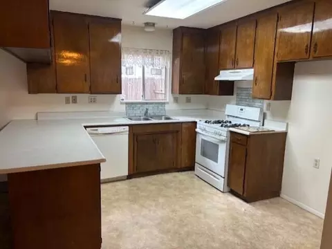 Kitchen - 20227 Sugar Pine St, Burney, CA 96013 photo 1 of 2