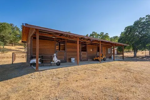Exterior - 15775 Red Bank Rd, Red Bluff, CA 96080 photo 6 of 28