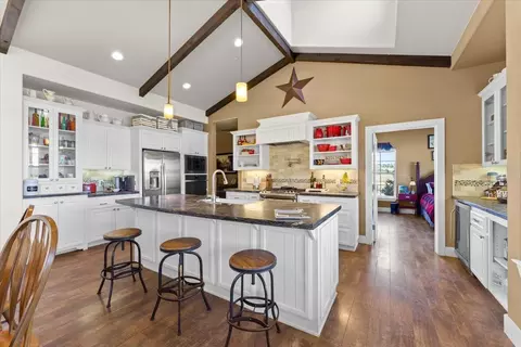 Kitchen - 15775 Red Bank Rd, Red Bluff, CA 96080 photo 6 of 10