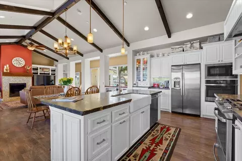 Kitchen - 15775 Red Bank Rd, Red Bluff, CA 96080 photo 4 of 10