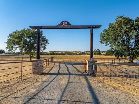 15775 Red Bank Rd, Red Bluff, CA 96080