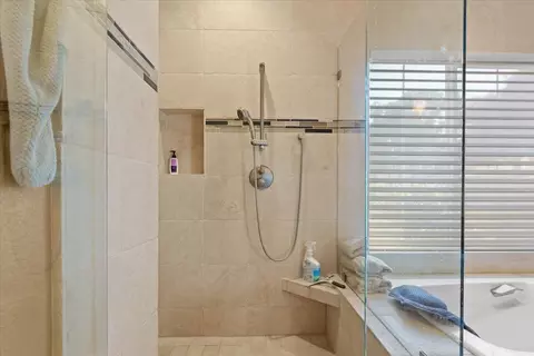 Bath - 15775 Red Bank Rd, Red Bluff, CA 96080 photo 6 of 9