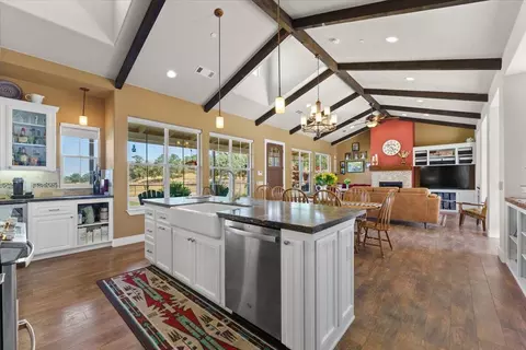 Kitchen - 15775 Red Bank Rd, Red Bluff, CA 96080 photo 1 of 10