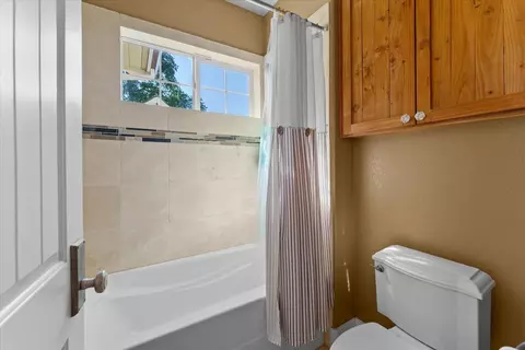 Bath - 15775 Red Bank Rd, Red Bluff, CA 96080 photo 2 of 9