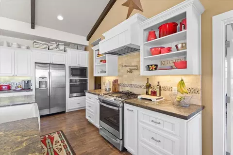 Kitchen - 15775 Red Bank Rd, Red Bluff, CA 96080 photo 3 of 10