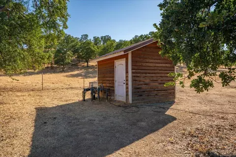 Exterior - 15775 Red Bank Rd, Red Bluff, CA 96080 photo 8 of 28