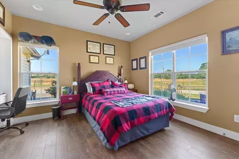 Bedroom - 15775 Red Bank Rd, Red Bluff, CA 96080 photo 4 of 10