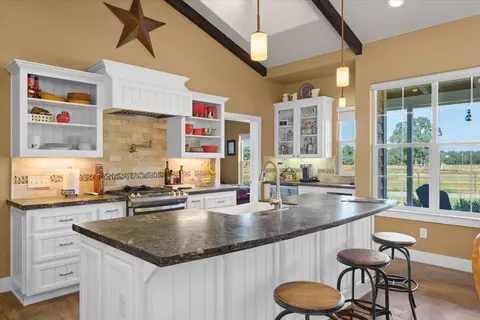 Kitchen - 15775 Red Bank Rd, Red Bluff, CA 96080 photo 7 of 10