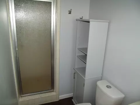 Bath - 5714 Cascade Dr, Redding, CA 96003 photo 2 of 3