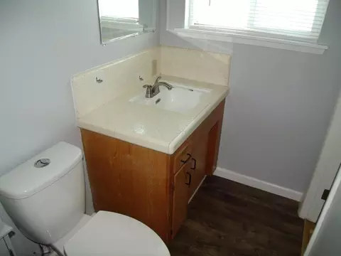 Bath - 5714 Cascade Dr, Redding, CA 96003 photo 1 of 3
