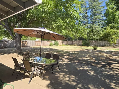 Exterior - 5714 Cascade Dr, Redding, CA 96003 photo 6 of 7