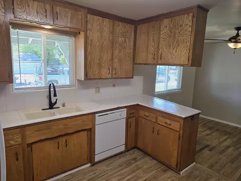 Kitchen - 5714 Cascade Dr, Redding, CA 96003 photo 7 of 7