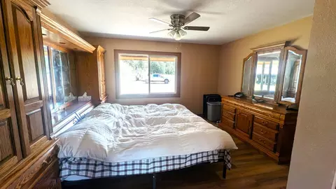 Bedroom - 18801 Leavers Ln, Macdoel, CA 96058 photo 5 of 6