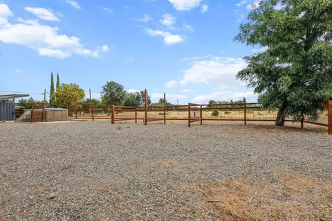 Exterior - 22025 Gilmore Ranch Rd, Red Bluff, CA 96080 photo 10 of 21