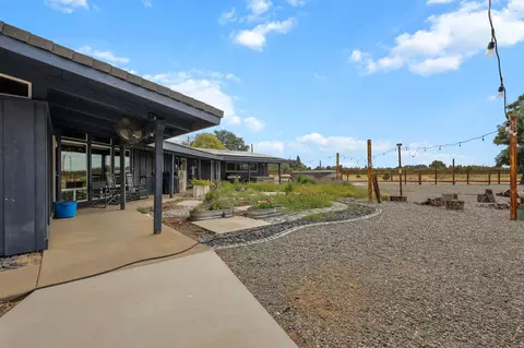 Exterior - 22025 Gilmore Ranch Rd, Red Bluff, CA 96080 photo 14 of 21