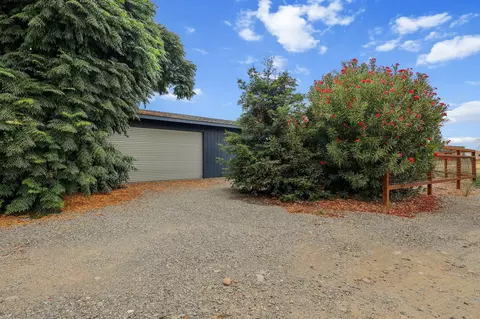 Exterior - 22025 Gilmore Ranch Rd, Red Bluff, CA 96080 photo 6 of 21