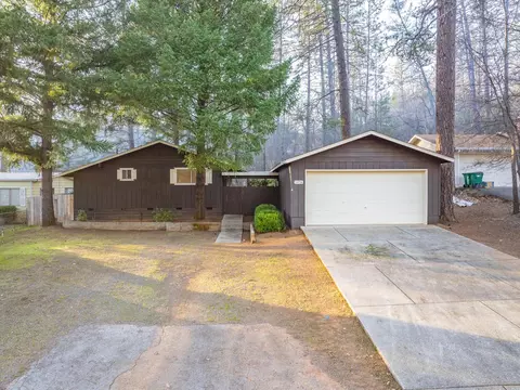 20716 Mammoth Dr, Lakehead, CA 96051