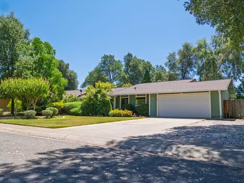 Exterior - 839 Oakmont Dr, Redding, CA 96003 photo 2 of 8