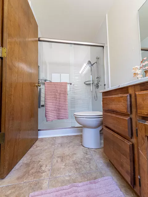 Bath - 839 Oakmont Dr, Redding, CA 96003 photo 3 of 3