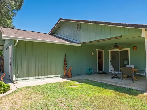 Exterior - 839 Oakmont Dr, Redding, CA 96003 photo 4 of 8