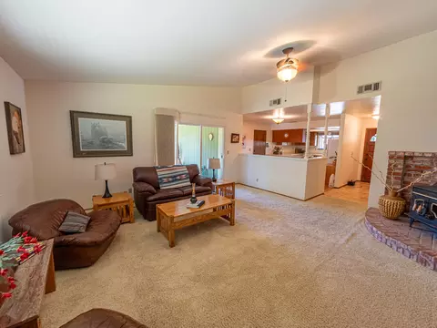 Living - 839 Oakmont Dr, Redding, CA 96003 photo 4 of 4