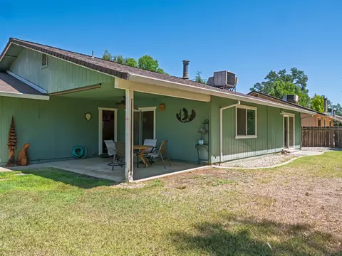 Exterior - 839 Oakmont Dr, Redding, CA 96003 photo 6 of 8