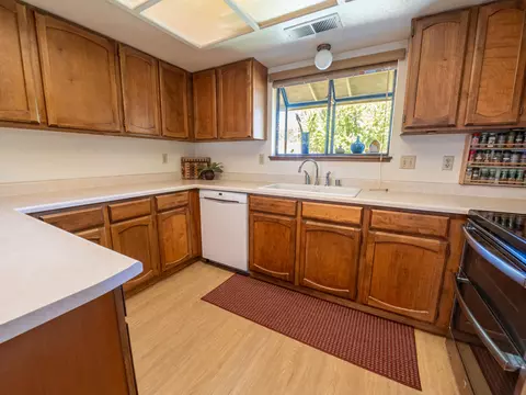 Kitchen - 839 Oakmont Dr, Redding, CA 96003 photo 1 of 2
