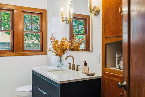 Bath - 1941 Canby Rd, Redding, CA 96002 photo 1 of 6