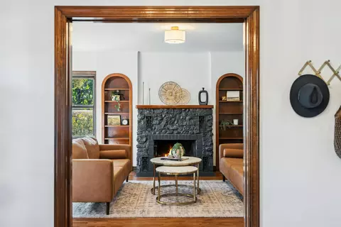 Entry Way - 1941 Canby Rd, Redding, CA 96002 photo 2 of 10