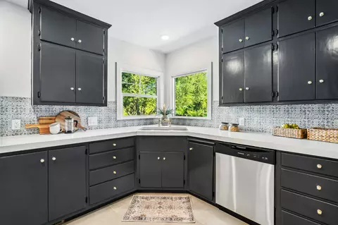 Kitchen - 1941 Canby Rd, Redding, CA 96002 photo 6 of 6