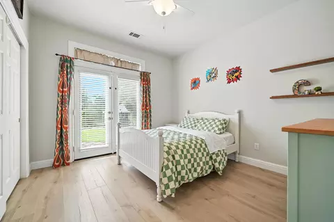 Bedroom - 2433 Cumberland Dr, Redding, CA 96001 photo 3 of 4