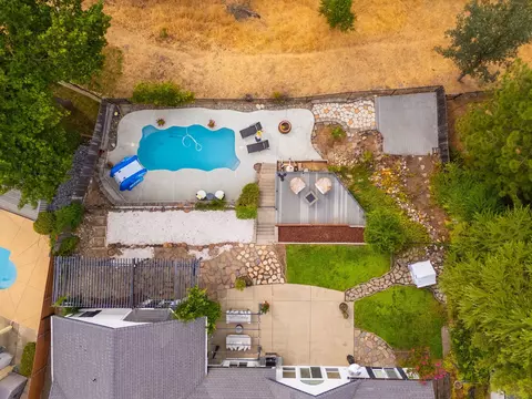 View/Area - 2433 Cumberland Dr, Redding, CA 96001 photo 1 of 2
