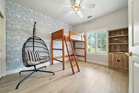 Bedroom - 2433 Cumberland Dr, Redding, CA 96001 photo 4 of 4