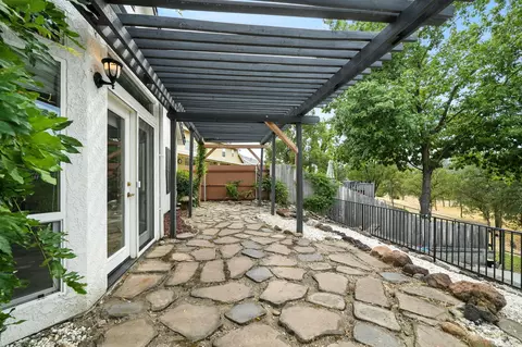 Exterior - 2433 Cumberland Dr, Redding, CA 96001 photo 5 of 8