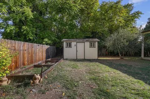 Exterior - 2155 Paris Ave, Redding, CA 96001 photo 3 of 9
