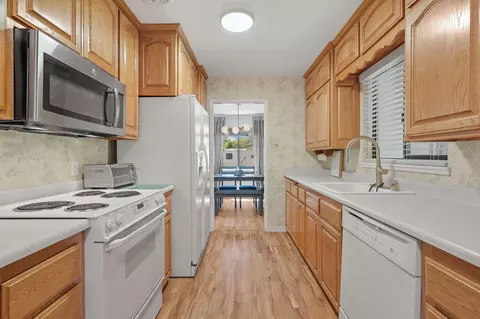 Kitchen - 2155 Paris Ave, Redding, CA 96001 photo 2 of 2