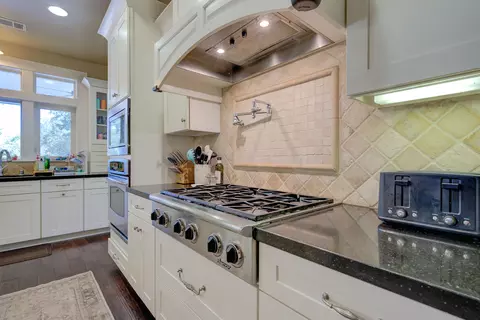 Kitchen - 4236 Rutgers Pl, Redding, CA 96001 photo 4 of 5