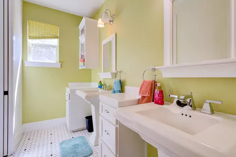 Bath - 4236 Rutgers Pl, Redding, CA 96001 photo 3 of 5