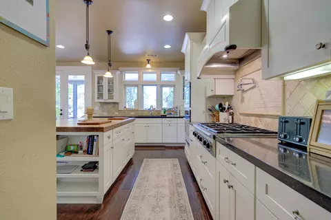 Kitchen - 4236 Rutgers Pl, Redding, CA 96001 photo 3 of 5