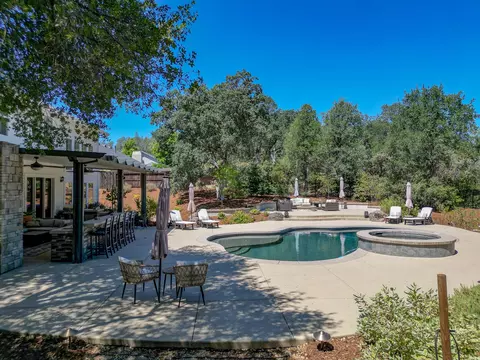 Exterior - 4236 Rutgers Pl, Redding, CA 96001 photo 4 of 20