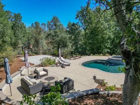 Exterior - 4236 Rutgers Pl, Redding, CA 96001 photo 3 of 20