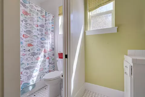 Bath - 4236 Rutgers Pl, Redding, CA 96001 photo 5 of 5