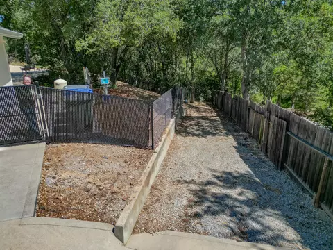 Exterior - 4236 Rutgers Pl, Redding, CA 96001 photo 5 of 20