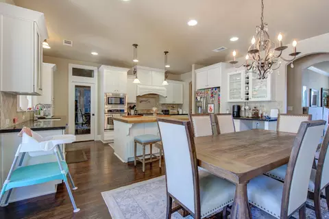 Dining - 4236 Rutgers Pl, Redding, CA 96001 photo 2 of 2
