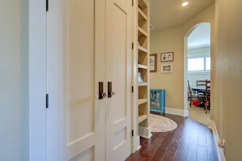 Entry Way - 4236 Rutgers Pl, Redding, CA 96001 photo 6 of 6