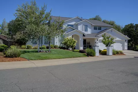Exterior - 4236 Rutgers Pl, Redding, CA 96001 photo 6 of 20