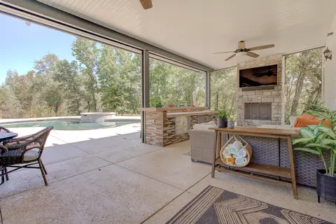 Exterior - 4236 Rutgers Pl, Redding, CA 96001 photo 10 of 20